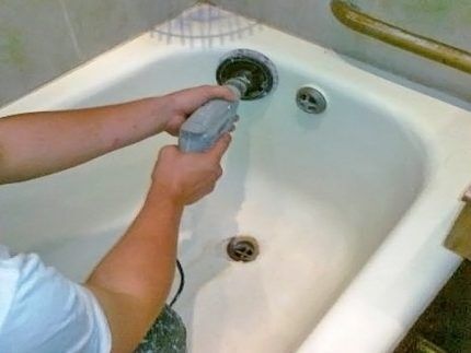 How to prepare the surface of the cast-iron bath for painting Abrasive bath treatment