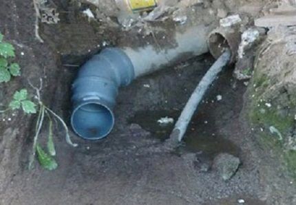 Фасонные элементы для прокладки канализационных труб в земле выходящий патрубок
