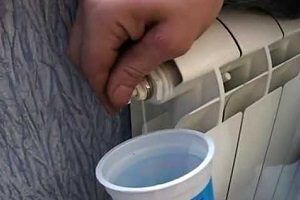 Удаление воздуха из батареи Удаление воздуха из батареи