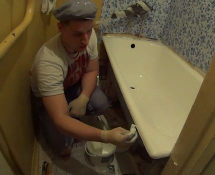 Удаление капель и подтеков с бортов залитой ванны Удаление излишков акрила по краям бортика