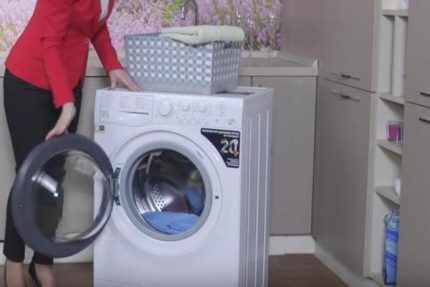 Стиральные машинки для бытового использования от компании Ariston Модель VMSL 501 B