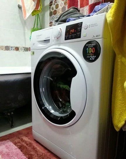Внешний вид Ariston RST 703 DW Стиралка Ariston RST 703 DW