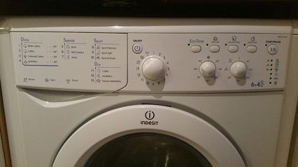 Машинка Indesit IWDC 6105 под столешницей Машинка Indesit IWDC 6105 под столешницей