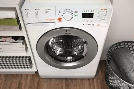 Стиралка XWDA 751680X W в интерьере Стиралка XWDA 751680X W в интерьере