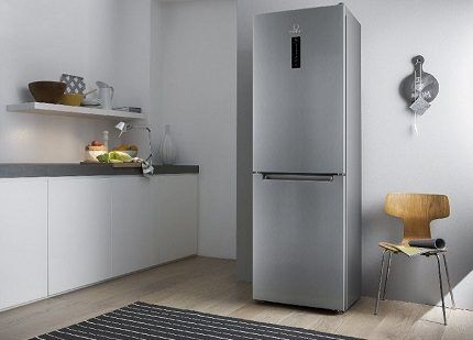 Индезит с морозилкой внизу Модель Indesit DF200W