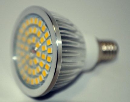 Дорогой прибор на светодитодах не будет мигать без причины Мерцание лампы