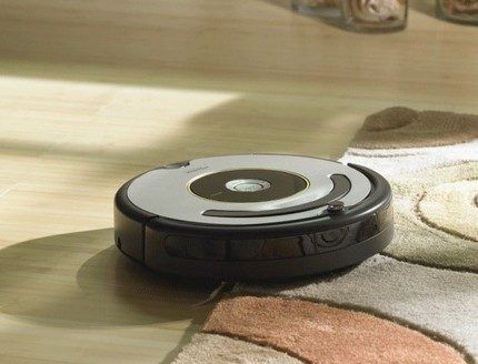 При попадании на ковер прибор увеличит мощность всасывания Модель Roomba 980