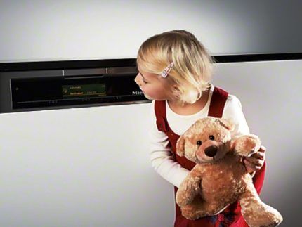 Посудомойка G 4203 SCi бренда Miele Блокировка дверцы