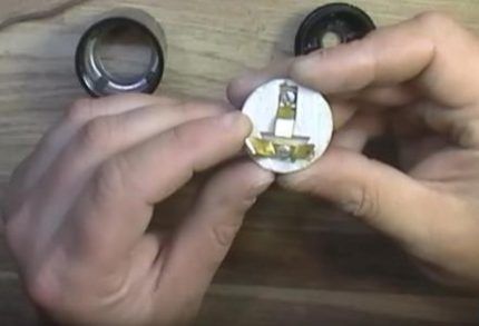 Как разобрать патрон для обычной лампы накаливания Разборка патрона для подключения