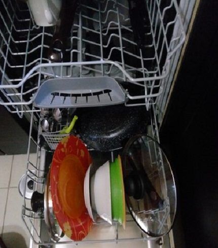 Загрузочная камера узкой посудомойки Загрузочная камера узкой посудомойки