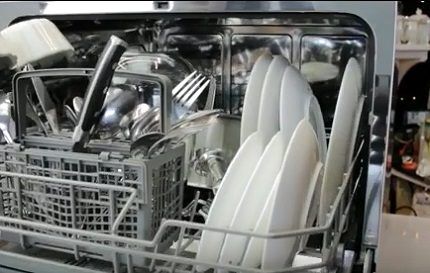 Загрузочная камера компактной посудомойки Загрузочная камера компактной посудомойки