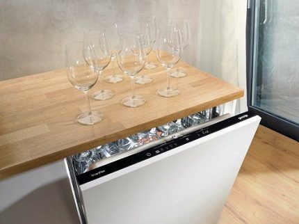 Чистое и сухое стекло бокалов Посудомоечная машина Gorenje GV68260