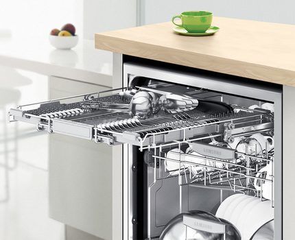 Модель оснащена 7 различными режимами Посудомойка Samsung DW60M5060BB