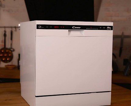 Внешний вид модели CDCP 8 ES-07 от Канди Дизайн посудомоечной машинки Канди