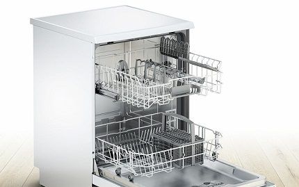 Посудомойка BOSCH SMS24AW00R Полногабаритная отдельностоящая машинка