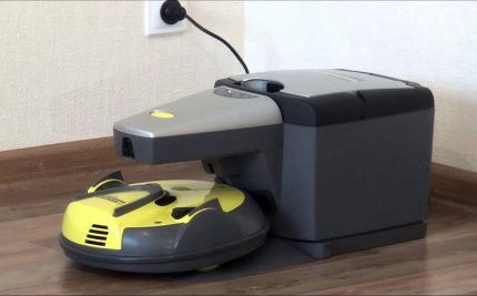 Робот пылесос марки Karcher RC 3000 на парковочной базе Karcher RC 3000