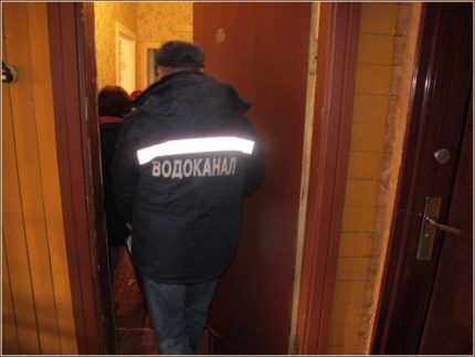 Водоканал проверяет показания счетчиков