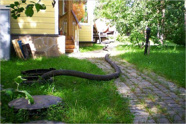 Очистка выгребных ям: обзор лучших методов + как очистить самому