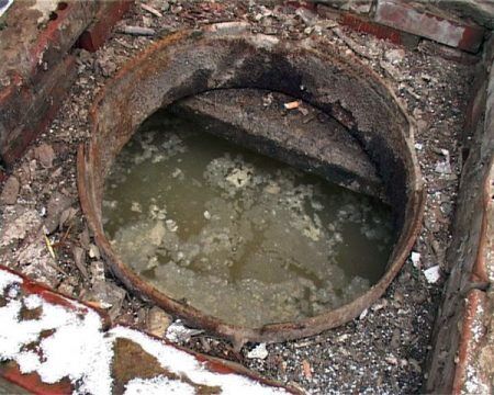 Очистка выгребных ям: обзор лучших методов + как очистить самому