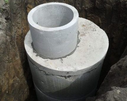 Альтернатива бочке - выгребная яма из бетонных колец