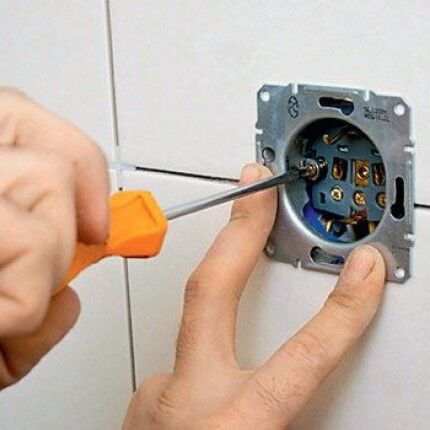 Как правильно подключить двухклавишный выключатель на туалет и ванну