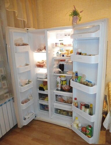 Вместительный холодильник side-by-side