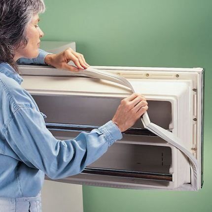 перевесить дверь холодильника ariston hotpoint hf4200w