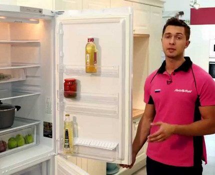 Холодильник Аристон на кухне