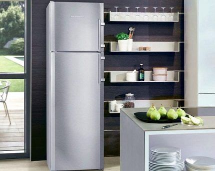 Холодильник с верхним размещением морозилки