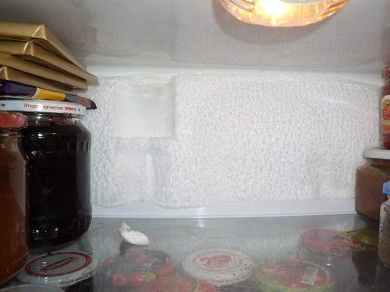 Снег в камере холодильника