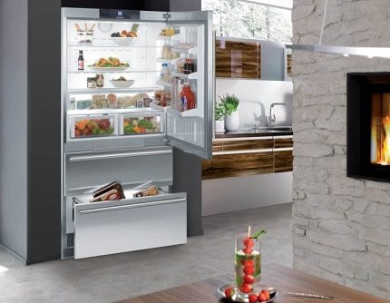 Холодильник марки Либхер в интерьере