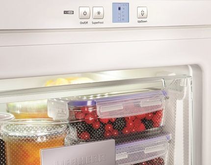 Холодильник с капельной системой разморозки