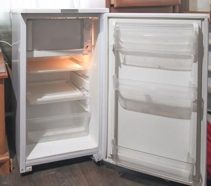 Маленький холодильник «Саратов 452» (КШ-120)
