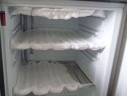 Наледь в холодильнике