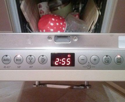 Панель управления посудомоечной машиной