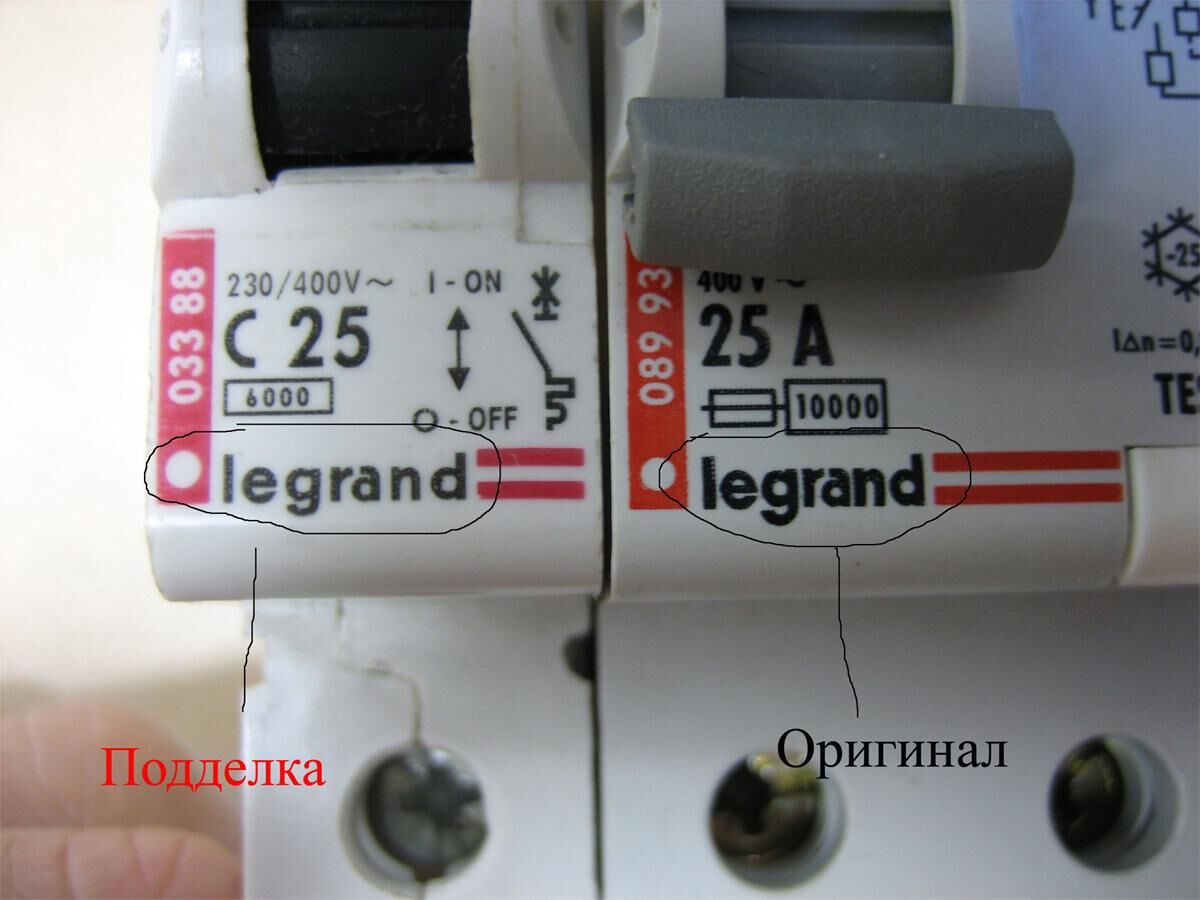 Как отличить дифавтомат от узо. Legrand автоматы маркировка. Маркировка диф автомата Легранд. Дифавтомат от УЗО отличие Легранд. Отличие дифавтомата от УЗО Legrand.