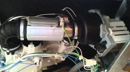 Проточный электронагреватель посудомоечной машины, интегрированный в рециркуляционный насос