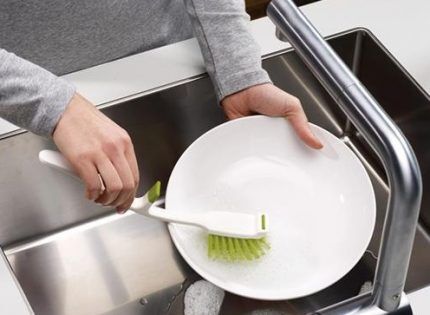 Очистка посуды перед мойкой