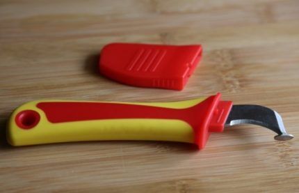 Нож с пяткой для разделки кабелей