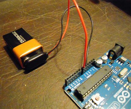 Питание Arduino от комплекта батареек