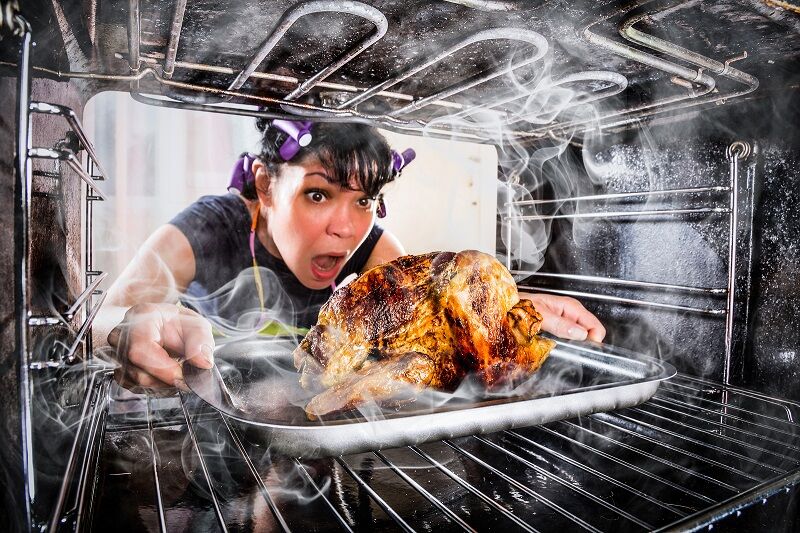 Сгоревшая курица в духовке фото