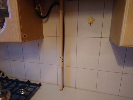 Расположение кухонной мебели относительно газовой трубы