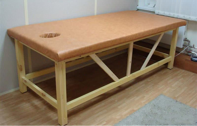 Деревянный стол для массажа